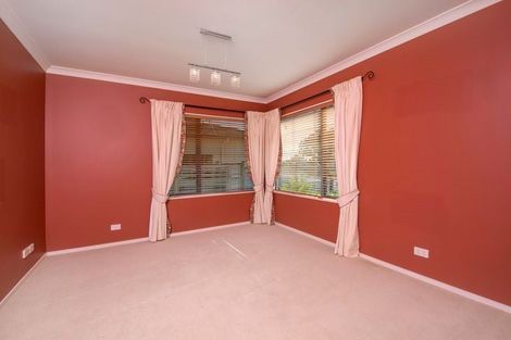 Photo of property in 1 Gilnockie Close, East Tamaki Heights, Auckland, 2016