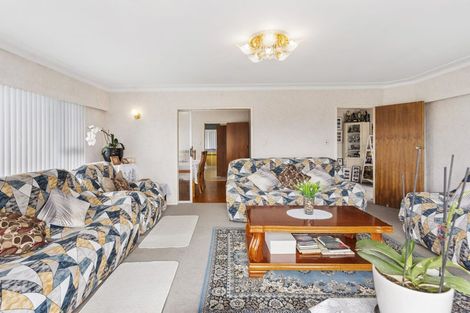 Photo of property in 20 Lynmore Drive, Hillpark, Auckland, 2102