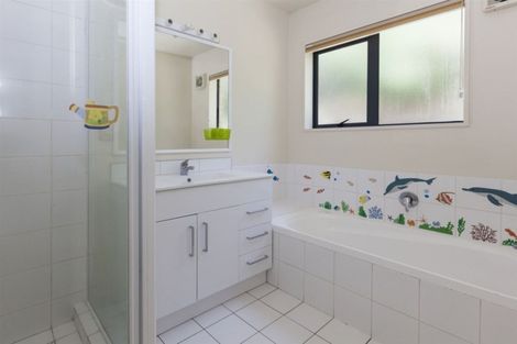 Photo of property in 10 Riegler Place, Belfast, Christchurch, 8051