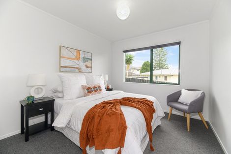 Photo of property in 43a Golf Road, New Lynn, Auckland, 0600