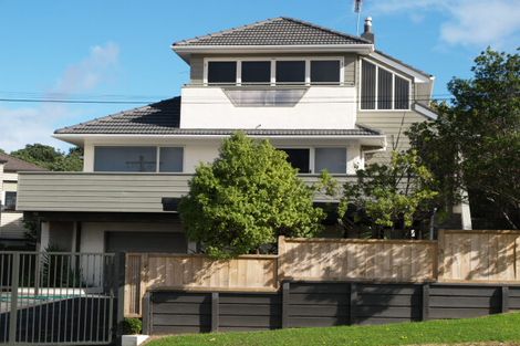 Photo of property in 37 Churchill Road, Cockle Bay, Auckland, 2014