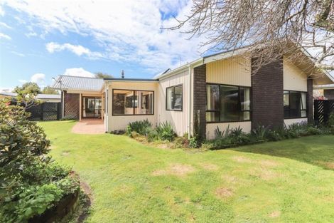 Photo of property in 16 Tainui Terrace, Inglewood, 4330