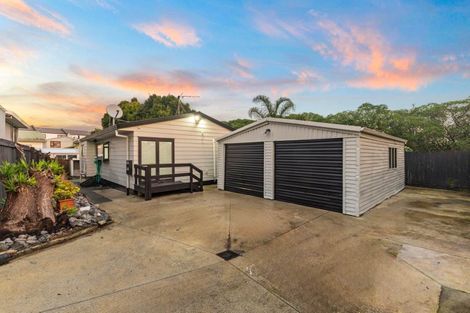 Photo of property in 2/8 Kirklow Place, Goodwood Heights, Auckland, 2105