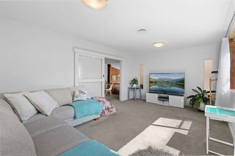 Photo of property in 94 Warren Crescent, Hillmorton, Christchurch, 8025