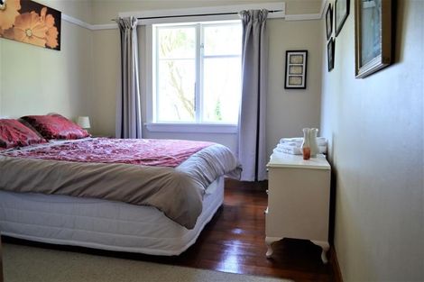 Photo of property in 47 Garden Road, Northland, Wellington, 6012