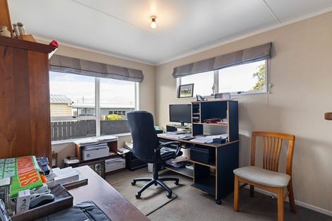 Photo of property in 10 Avon Street, Rongotea, 4476