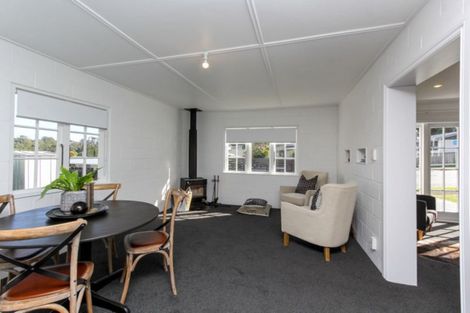 Photo of property in 43 Cumberland Street, Merrilands, New Plymouth, 4312