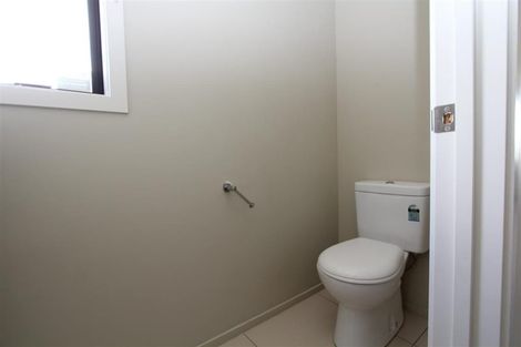 Photo of property in 2 Old Farm Road, Hamilton East, Hamilton, 3216