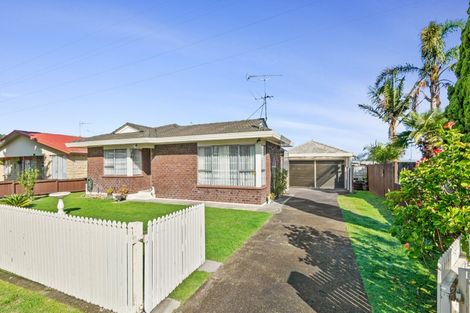 Photo of property in 34 Balgowan Terrace, Conifer Grove, Takanini, 2112