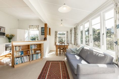 Photo of property in 43 May Avenue, Hospital Hill, Napier, 4110