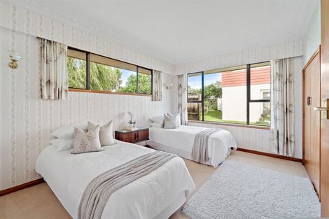 Photo of property in 2 Pendene Place, Forrest Hill, Auckland, 0620