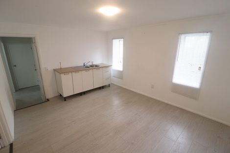 Photo of property in 2/663 Beach Road, Rothesay Bay, Auckland, 0630