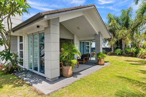 Photo of property in 2 Paradise Point Place, One Tree Point, 0118