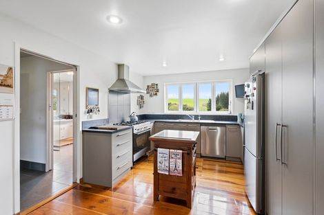 Photo of property in 111 Clifford Road, Eltham, 4322