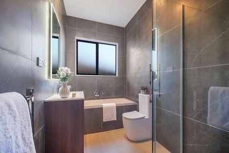 Photo of property in 30 Cloonlyon Drive, Flat Bush, Auckland, 2019