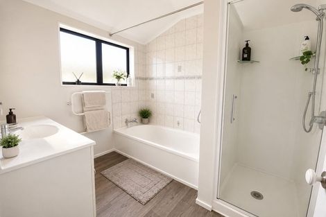Photo of property in 39a Edgewater Parade, Waiuku, 2123