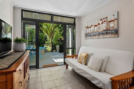 Photo of property in 2/222 Forrest Hill Road, Forrest Hill, Auckland, 0620