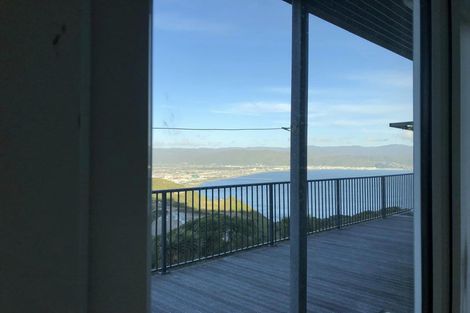 Photo of property in 41a Tamworth Crescent, Newlands, Wellington, 6037