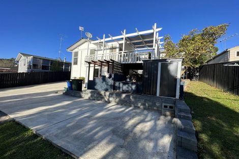 Photo of property in 27 Halberg Street, Glenfield, Auckland, 0629