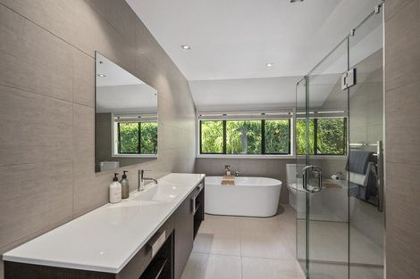 Photo of property in 12a Wainoni Heights, Greenhithe, Auckland, 0632