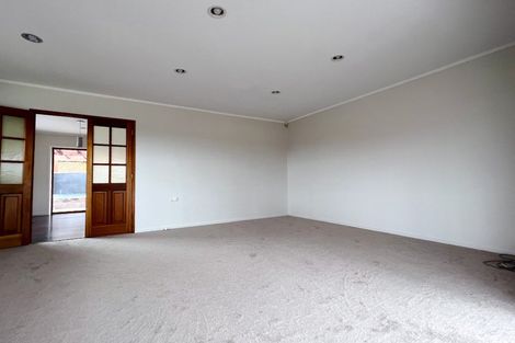 Photo of property in 15 Oaktree Avenue, Browns Bay, Auckland, 0630