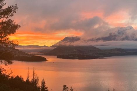 Photo of property in 34 Mckerrow Place, Sunshine Bay, Queenstown, 9300