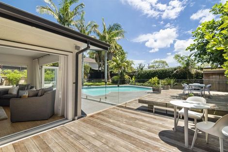 Photo of property in 49 Maritime Terrace, Birkenhead, Auckland, 0626