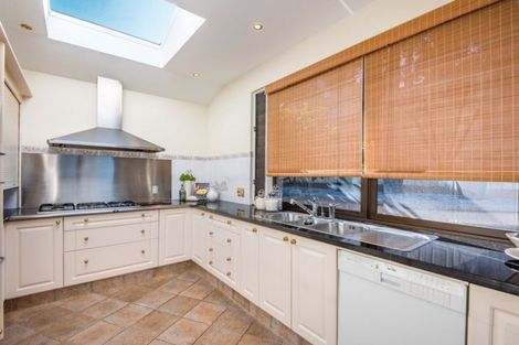 Photo of property in 2 Old Lake Road, Narrow Neck, Auckland, 0624