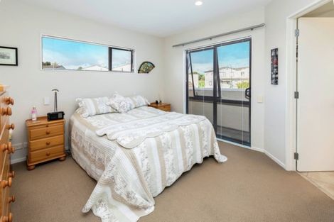 Photo of property in 11 Bunker Rise, Golflands, Auckland, 2013