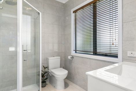 Photo of property in 2 Crestview Grove, Belmont, Lower Hutt, 5010