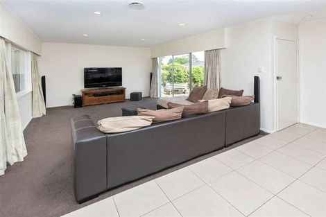 Photo of property in 50 Dale Crescent, Pakuranga, Auckland, 2010