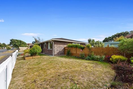 Photo of property in 5a Rutherford Drive, Waikanae Beach, Waikanae, 5036
