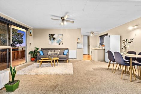 Photo of property in 12 Beauchamp Drive, Massey, Auckland, 0614