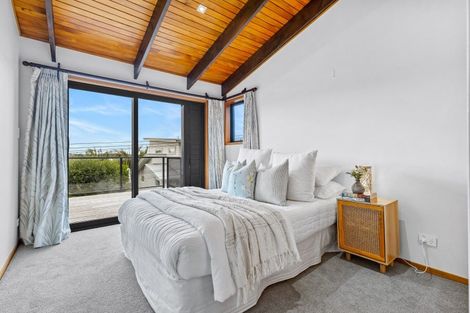 Photo of property in 35 Rothesay Bay Road, Rothesay Bay, Auckland, 0630