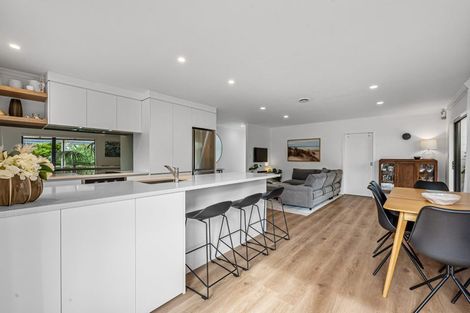 Photo of property in 51 Makiri Street, Helensville, 0800