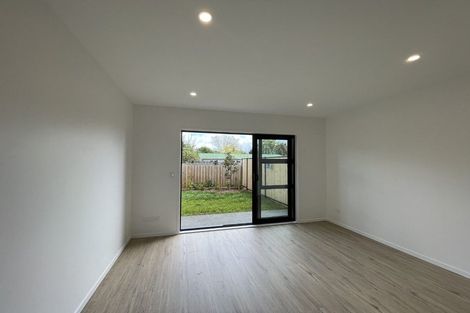 Photo of property in 8 Rauemi Way, Te Atatu South, Auckland, 0610