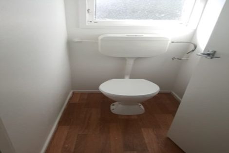 Photo of property in 1/2 Griffiths Place, Te Atatu South, Auckland, 0610