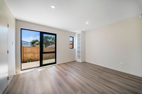 Photo of property in 9/2 Nikau Street, New Lynn, Auckland, 0600