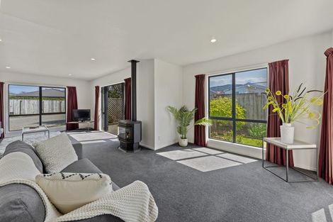Photo of property in 22 Granville Street, Silverstream, Upper Hutt, 5019