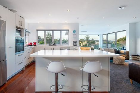 Photo of property in 18 Beulah Avenue, Rothesay Bay, Auckland, 0630