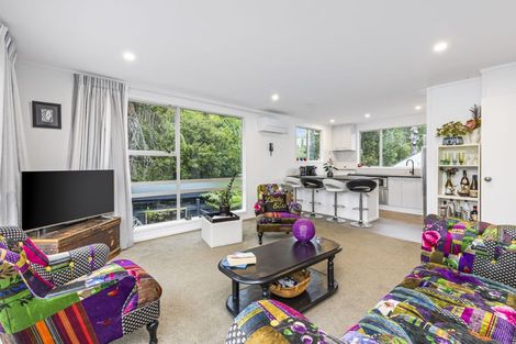 Photo of property in 2/10 Abbeygate Street, Birkdale, Auckland, 0626
