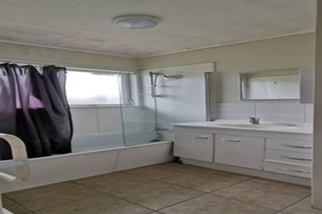 Photo of property in 2/1 Chevis Place, Pakuranga, Auckland, 2010