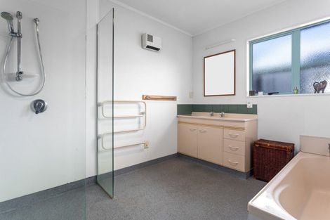 Photo of property in 6 Edgewater Grove, Whakatane, 3120