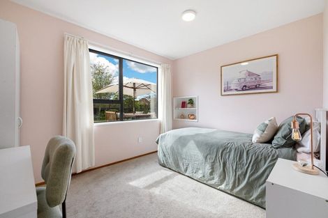 Photo of property in 20 Sheraton Place, Redwood, Christchurch, 8051
