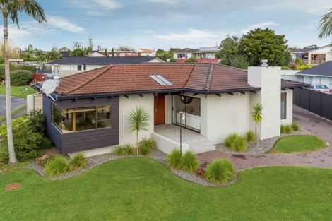 Photo of property in 14 Fielding Crescent, Farm Cove, Auckland, 2012