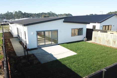 Photo of property in 36 Lumbarda Drive, Kumeu, 0810