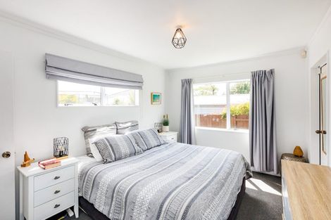 Photo of property in 21 Dalfield Place, Highbury, Palmerston North, 4412