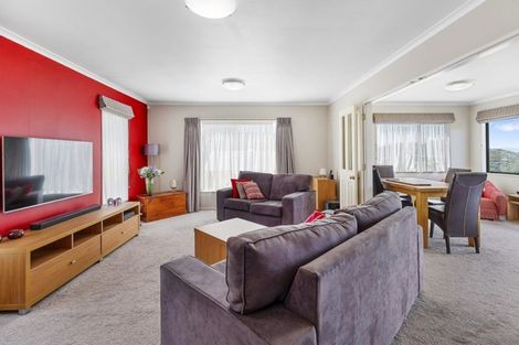 Photo of property in 33 Chartwell Drive, Crofton Downs, Wellington, 6035