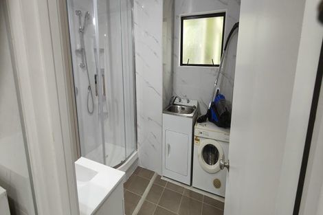 Photo of property in 2/68 Totaravale Drive, Totara Vale, Auckland, 0629