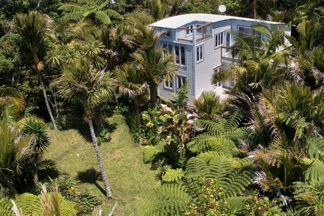 Photo of property in 17 Rayner Road, Piha, New Lynn, 0772